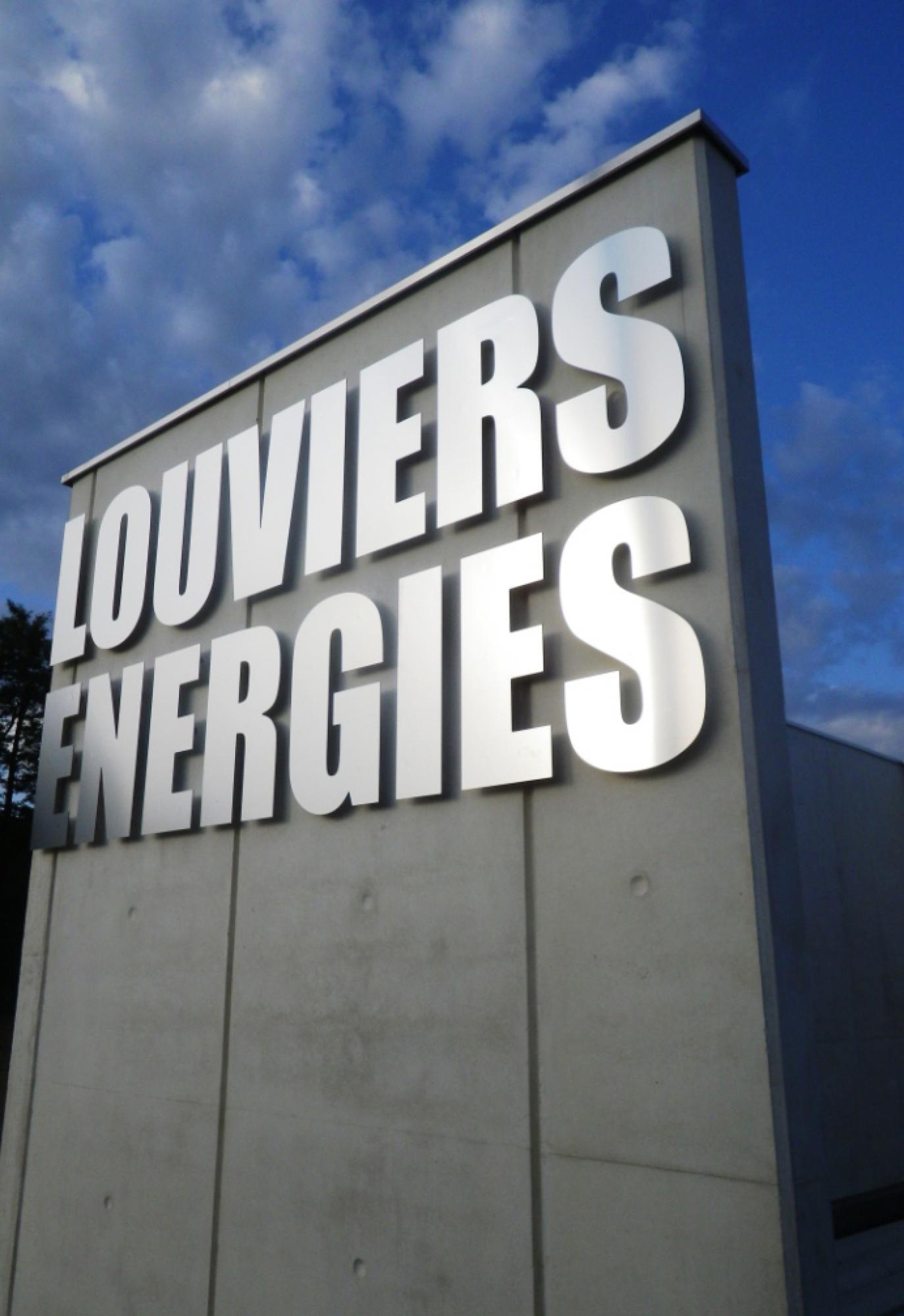 Lettres découpées en Dibond® fixées sur entretoises