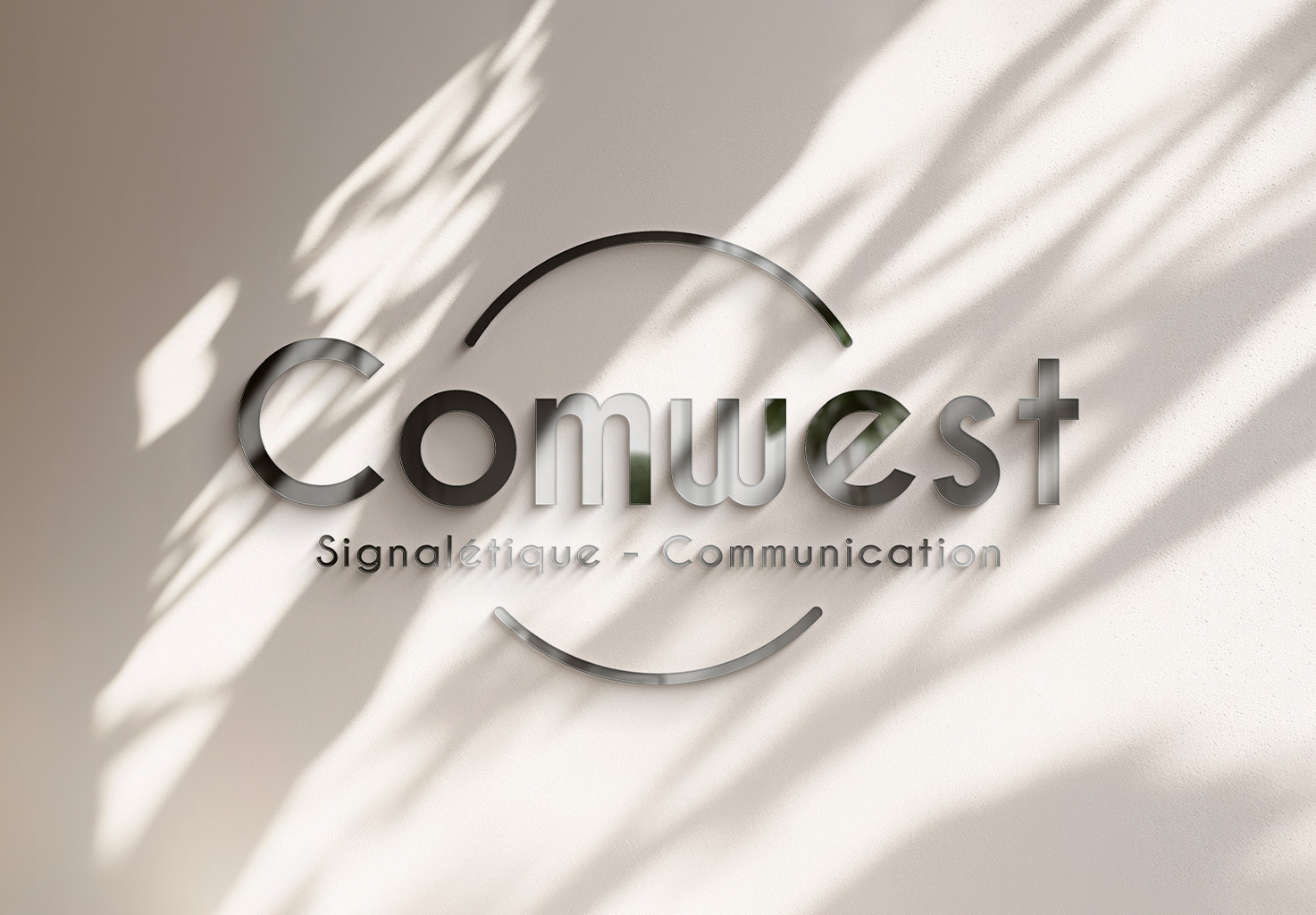 Logo comwest lettres decoupees mur