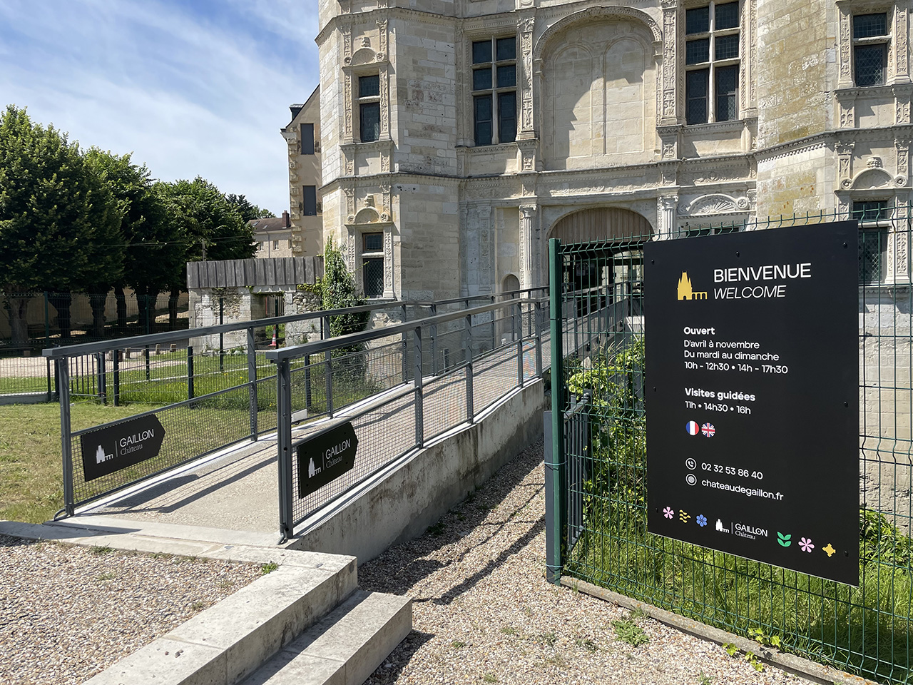 Signalétique extérieure 8